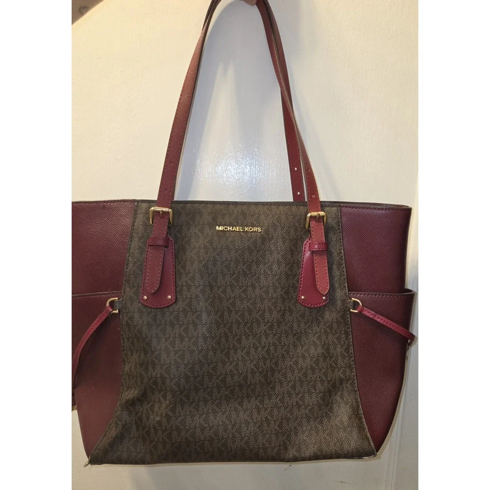 Michael Kors Voyager Berry Medium Logo Tote Bag